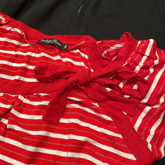 2/$20. Bundle of 2 women’s top. Size medium. - Picture 4 of 6